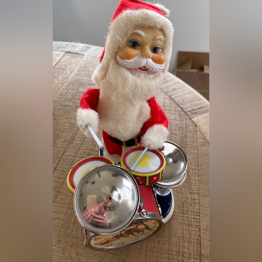 Rare 1950s alps Happy Santa Japan Drumming Drummer light up eyes tin toy